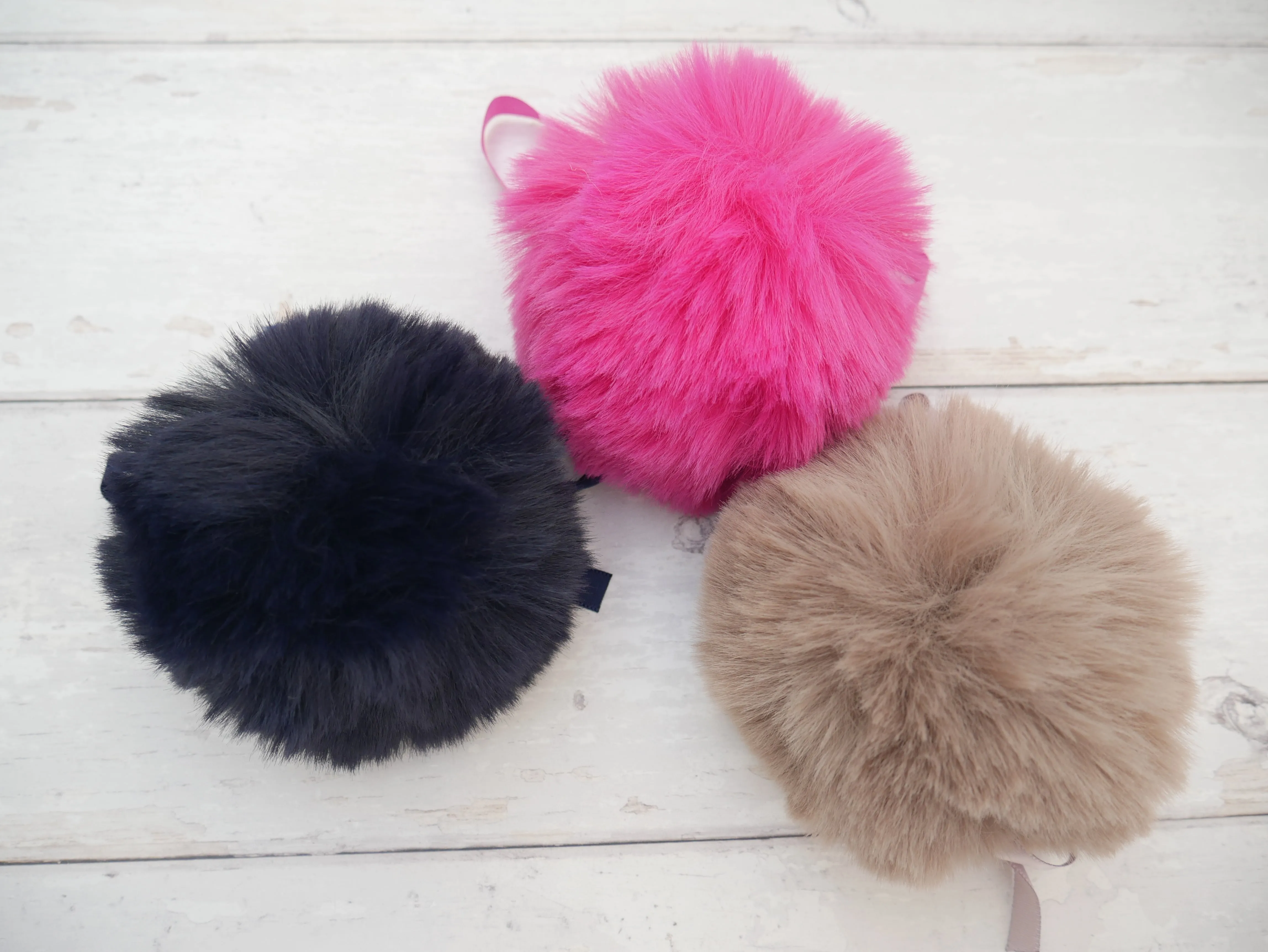 Fur Pom Pom, Blush