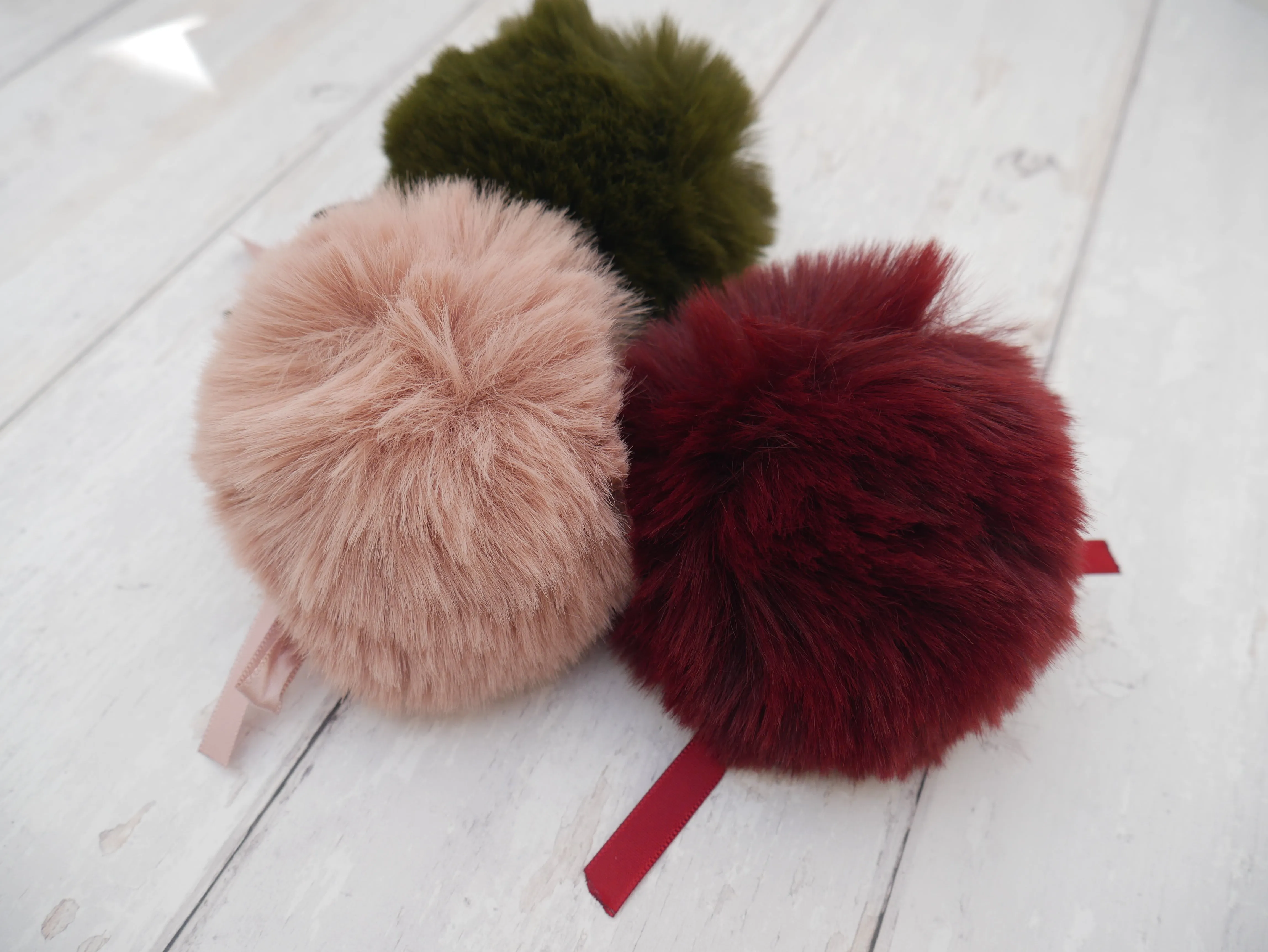 Fur Pom Pom, Blush