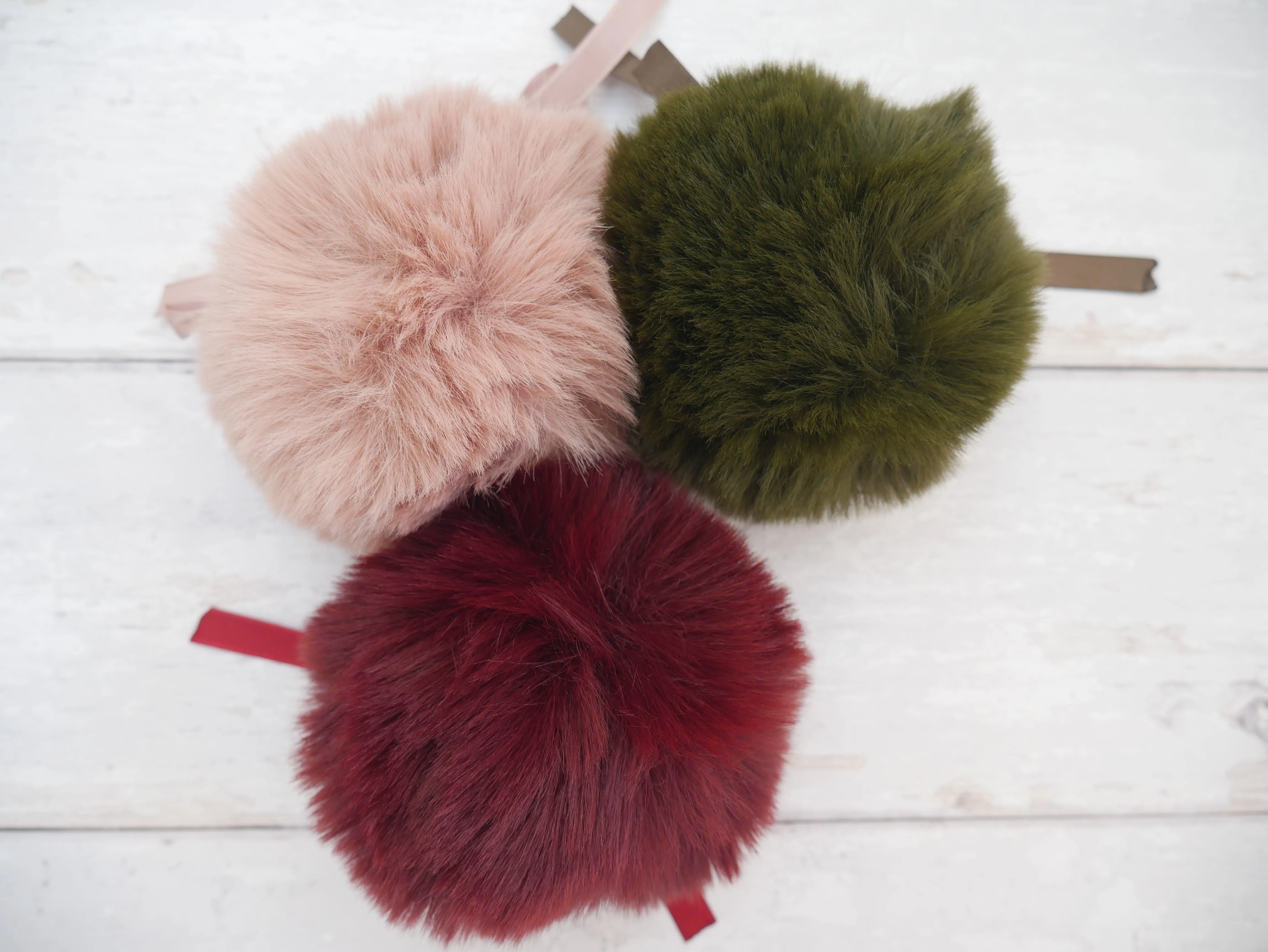Fur Pom Pom, Blush