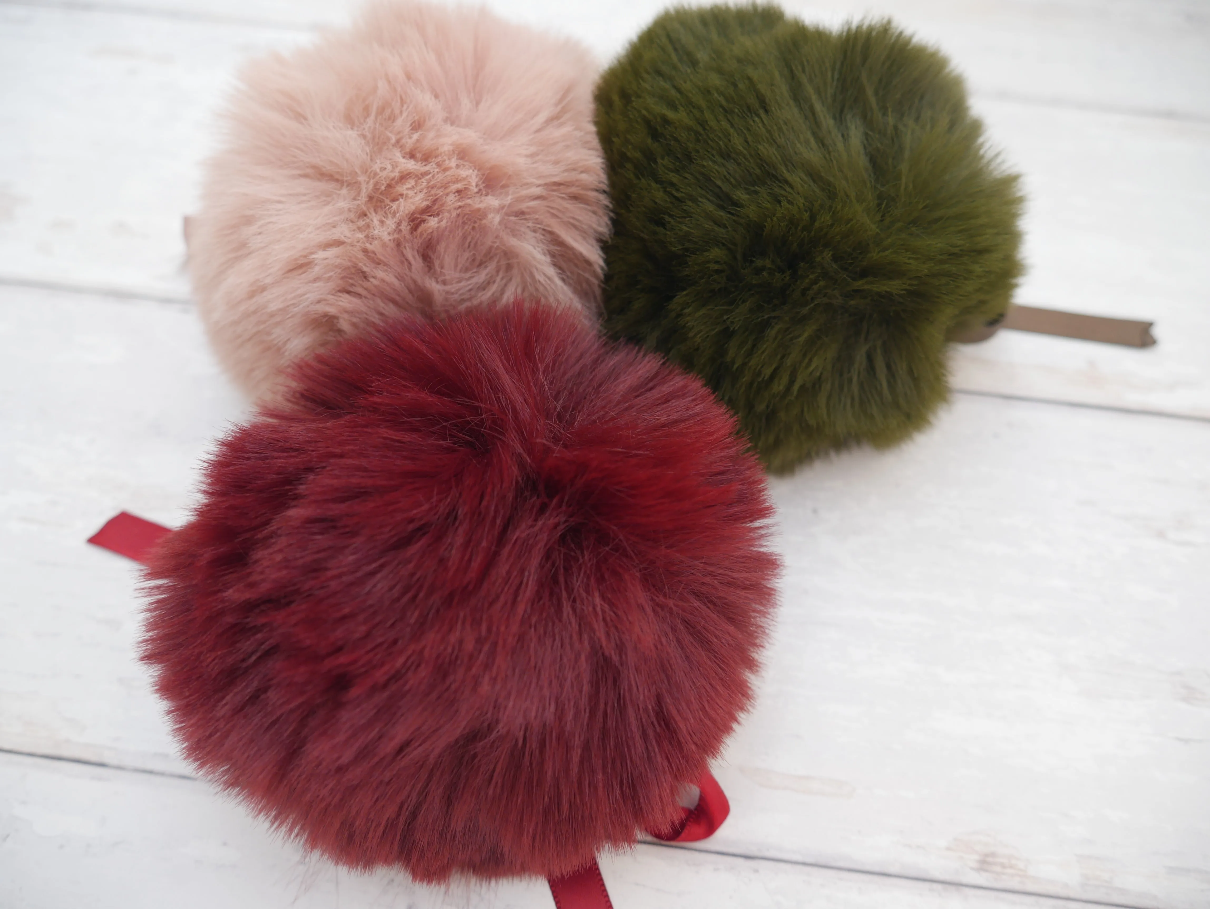 Fur Pom Pom, Blush