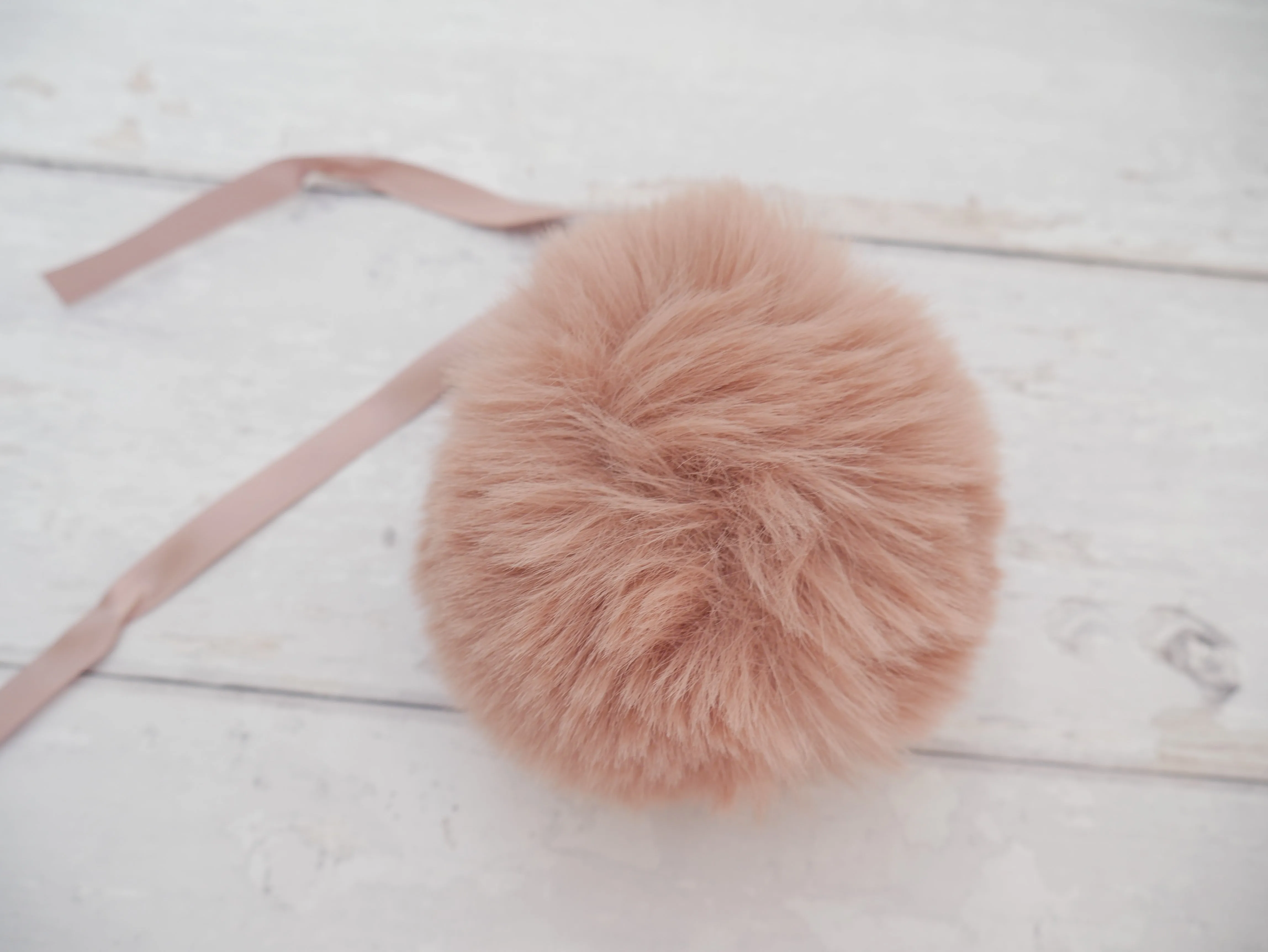 Fur Pom Pom, Blush