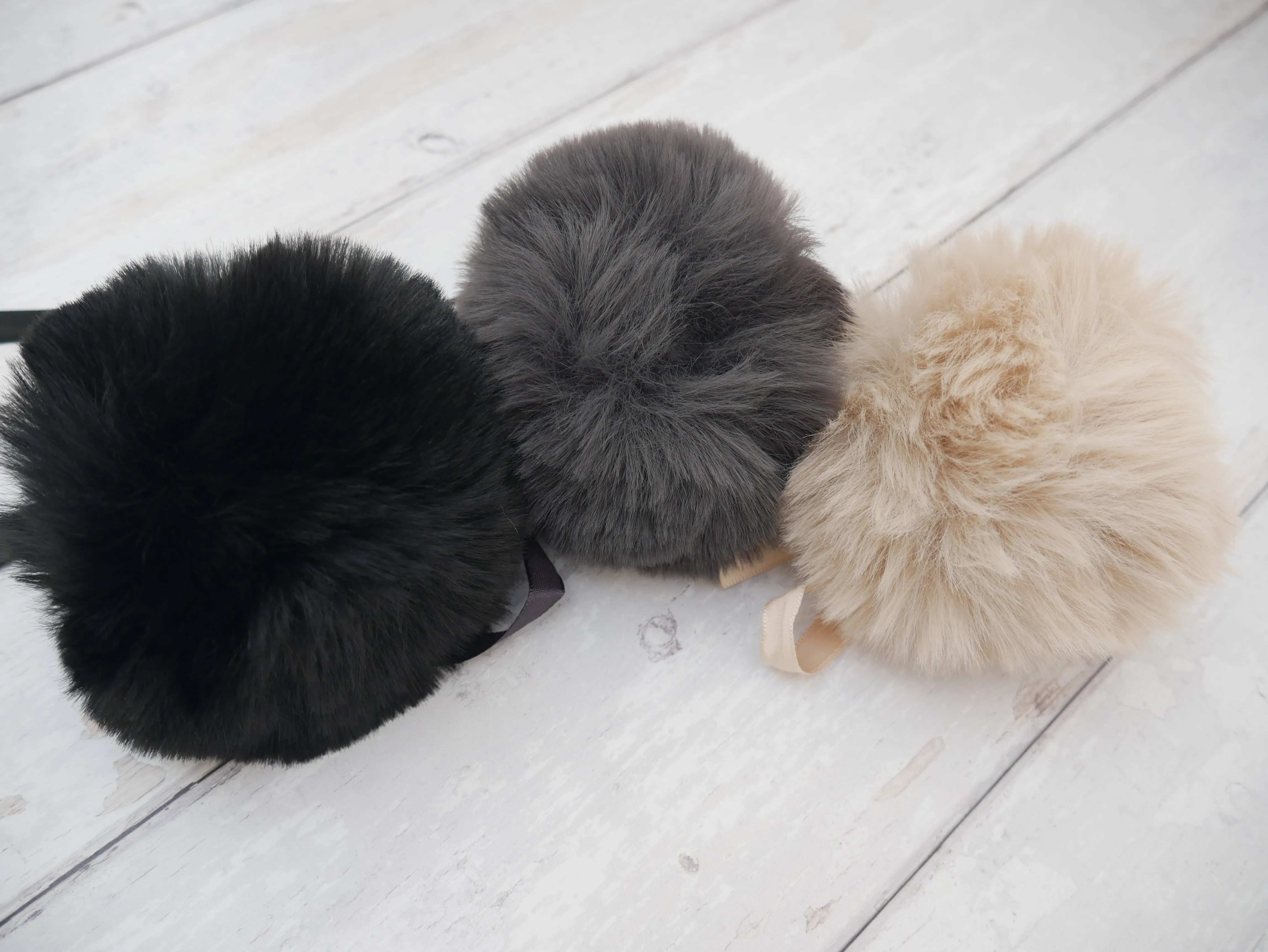 Fur Pom Pom, Blush