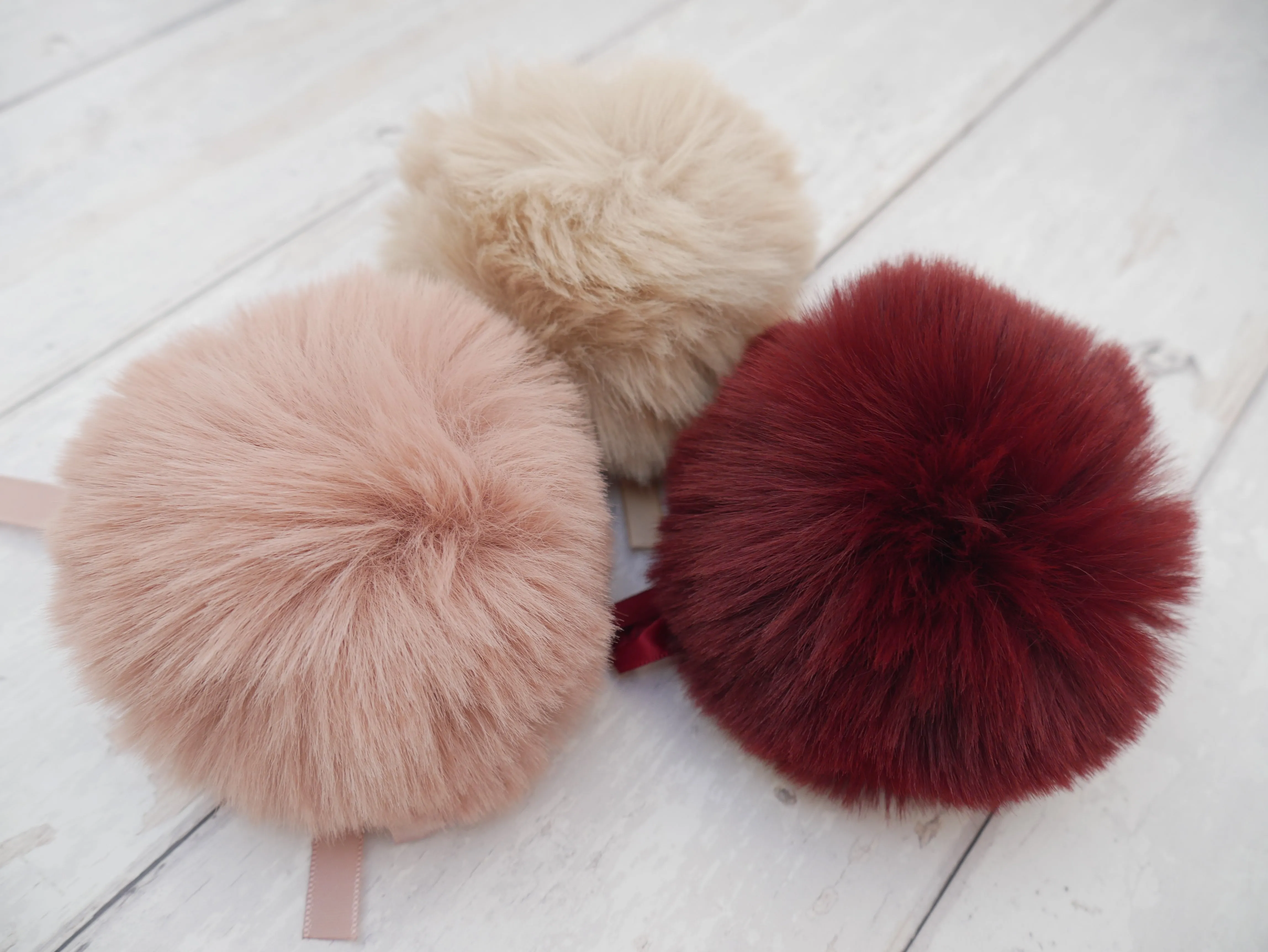 Fur Pom Pom, Blush