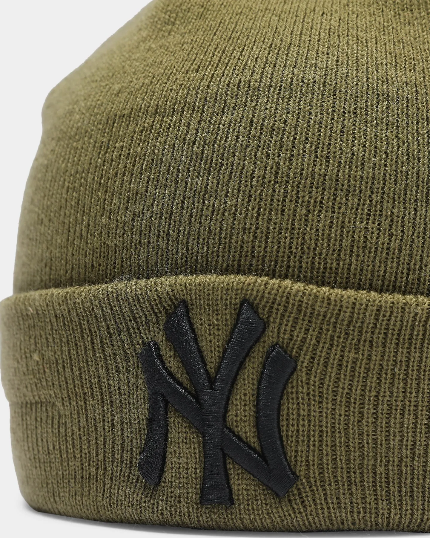 New Era New York Yankees Pom Knit Beanie Olive/Black