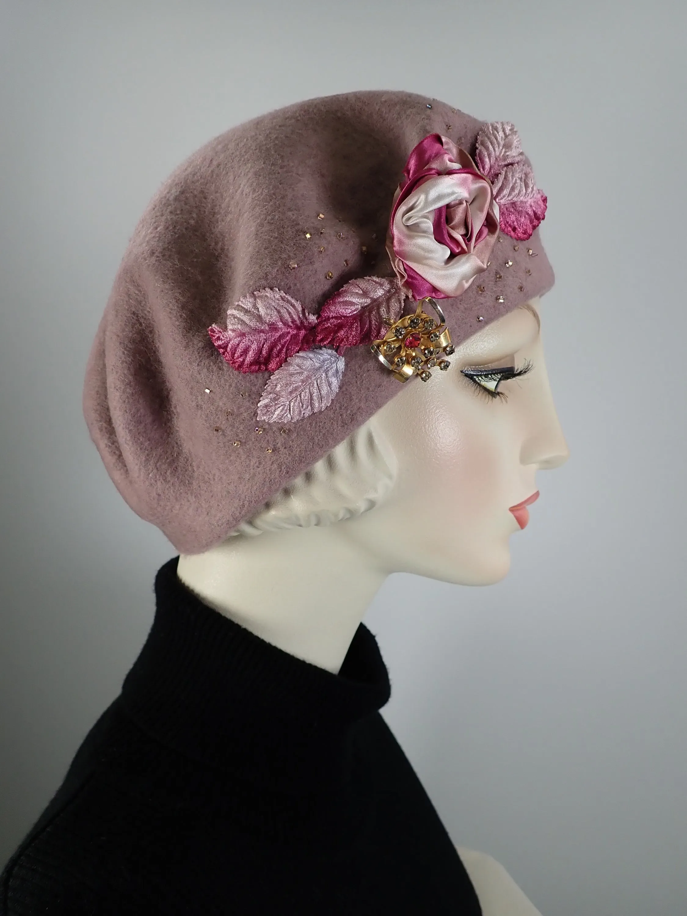 Womens dusty mauve pink beret. French Beret Hat. Felted Wool tam hat. Womens soft Casual Hat. Classic warm travel beret for women.