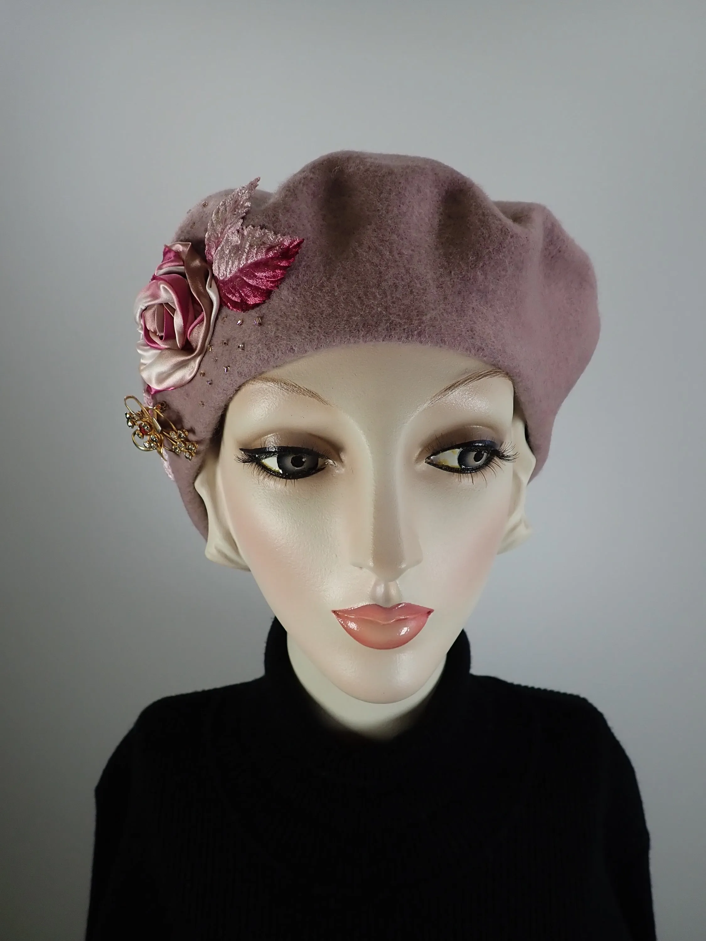 Womens dusty mauve pink beret. French Beret Hat. Felted Wool tam hat. Womens soft Casual Hat. Classic warm travel beret for women.