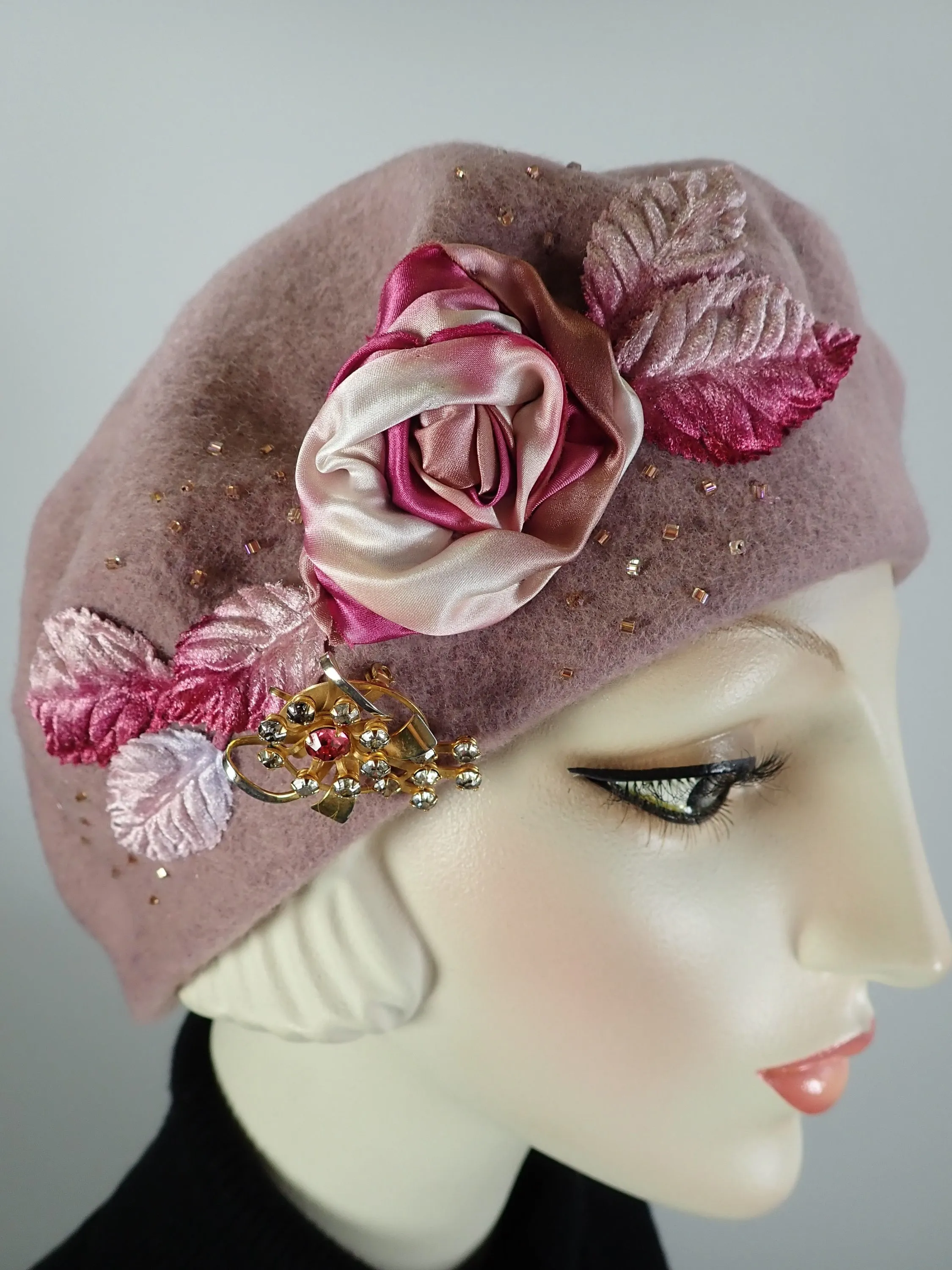 Womens dusty mauve pink beret. French Beret Hat. Felted Wool tam hat. Womens soft Casual Hat. Classic warm travel beret for women.