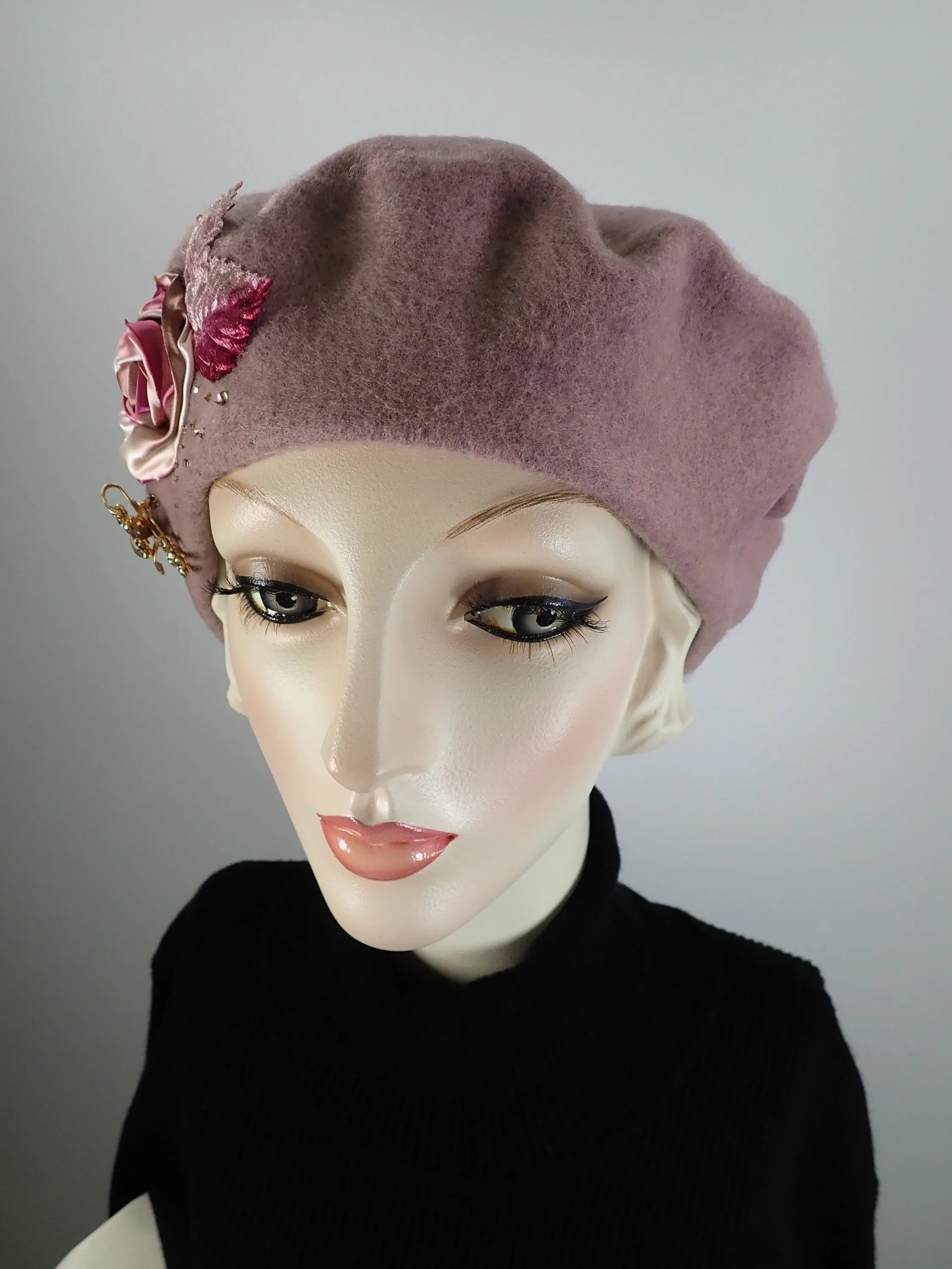 Womens dusty mauve pink beret. French Beret Hat. Felted Wool tam hat. Womens soft Casual Hat. Classic warm travel beret for women.